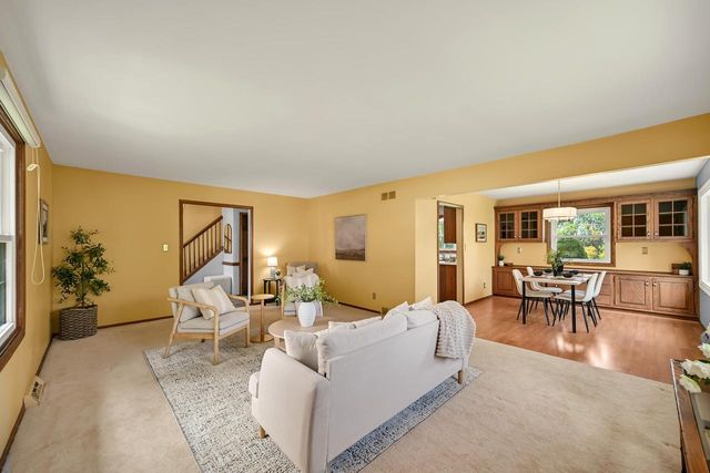 S40W22816 Sommers Hills DRIVE, Waukesha, WI 53189