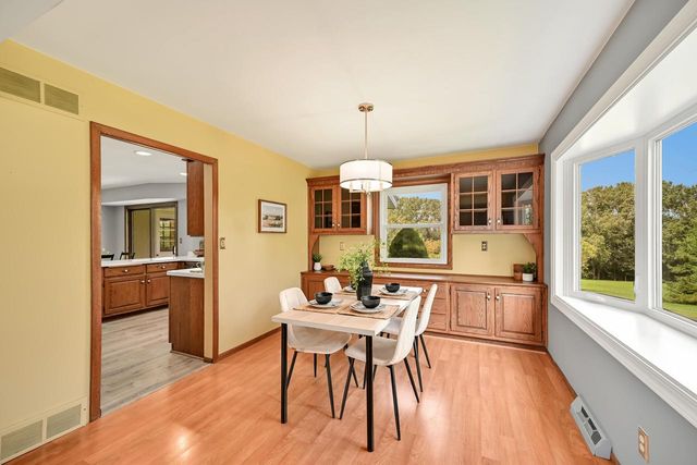 S40W22816 Sommers Hills DRIVE, Waukesha, WI 53189