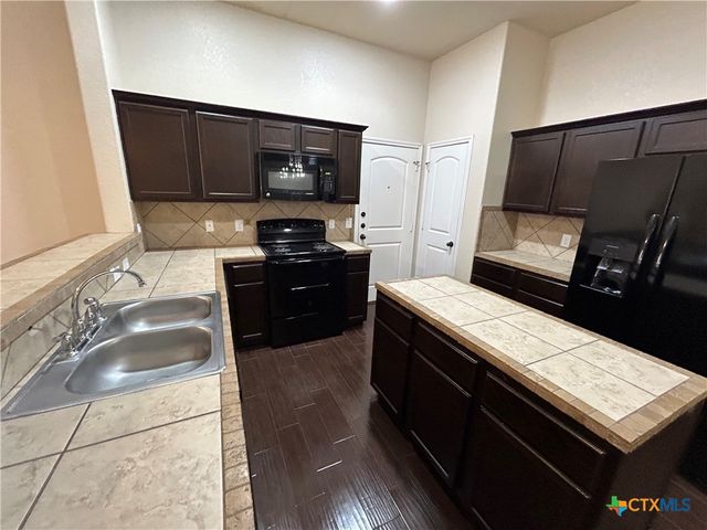 692 Creekside Circle, New Braunfels, TX 78130