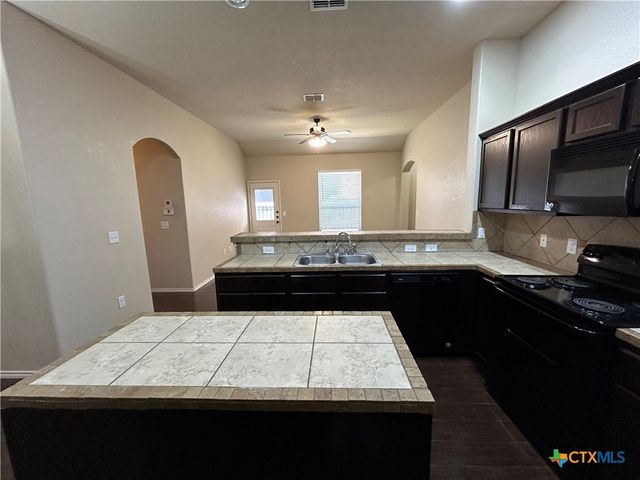 692 Creekside Circle, New Braunfels, TX 78130
