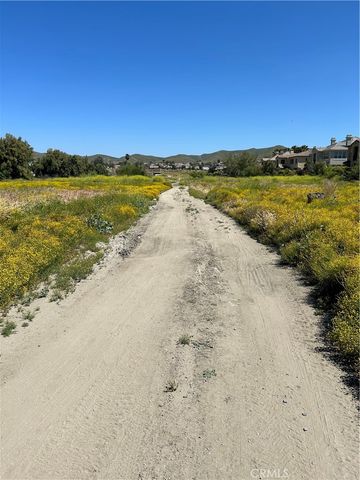 1 Lake Park Street, Lake Elsinore, CA 92530