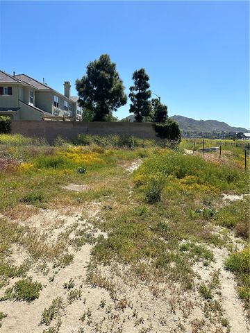 1 Lake Park Street, Lake Elsinore, CA 92530