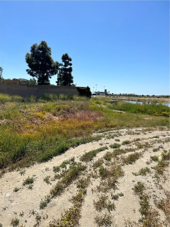 1 Lake Park Street, Lake Elsinore, CA 92530