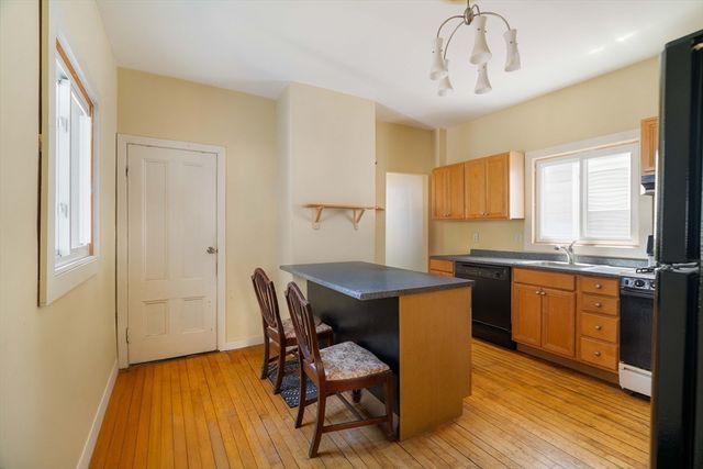 5 Essex St, Somerville, MA 02145