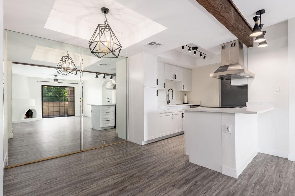 7557 N Dreamy Draw Drive Unit 219, Phoenix, AZ 85020