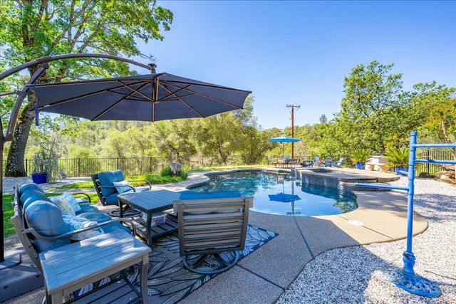 4521 Cross Creek Rd, Cool, CA 95614