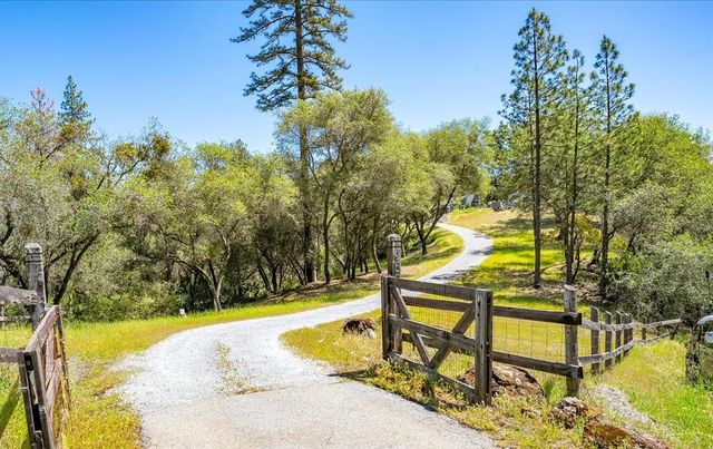 4521 Cross Creek Rd, Cool, CA 95614