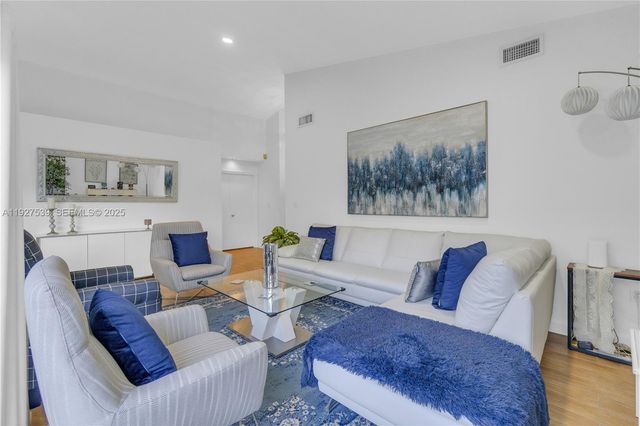 15529 SW 99th Ter, Miami, FL 33196