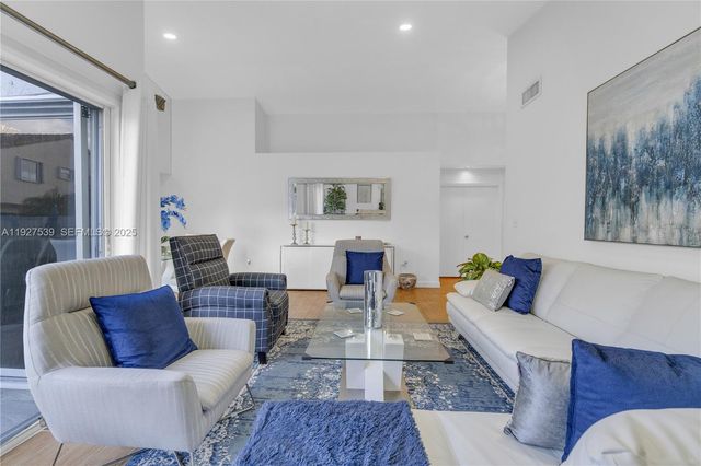 15529 SW 99th Ter, Miami, FL 33196