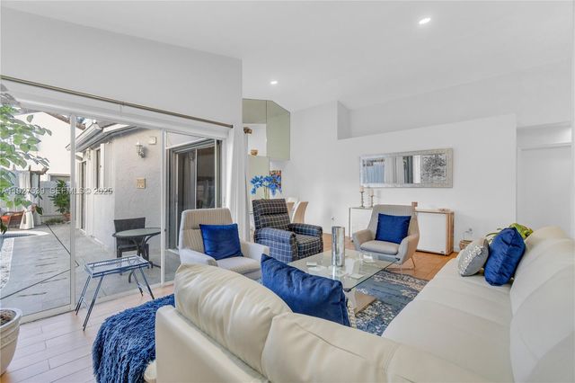 15529 SW 99th Ter, Miami, FL 33196