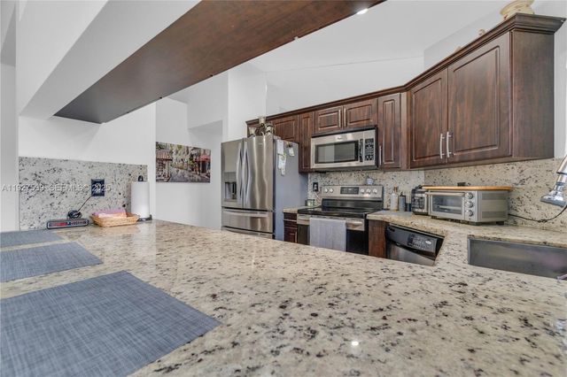 15529 SW 99th Ter, Miami, FL 33196