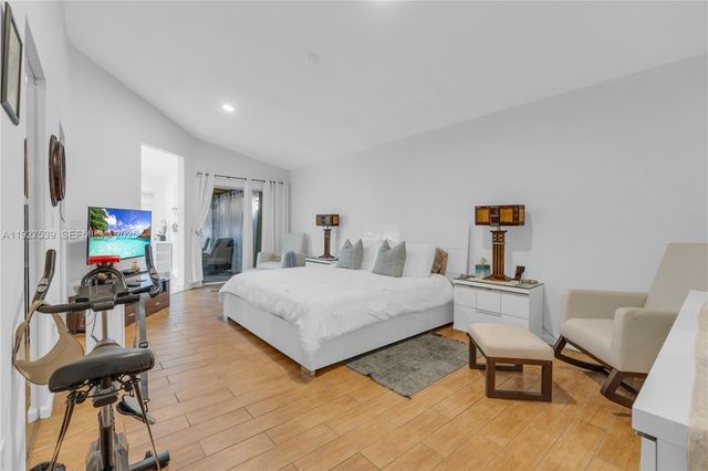 15529 SW 99th Ter, Miami, FL 33196