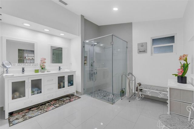 15529 SW 99th Ter, Miami, FL 33196