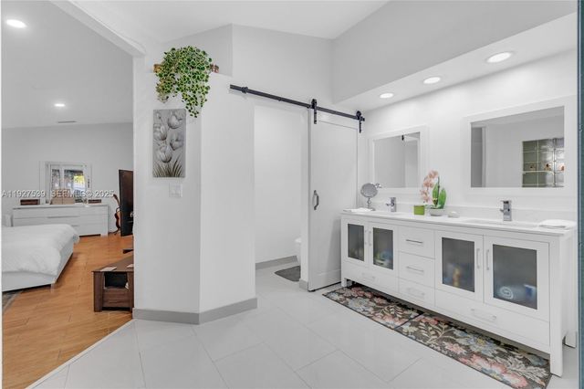 15529 SW 99th Ter, Miami, FL 33196