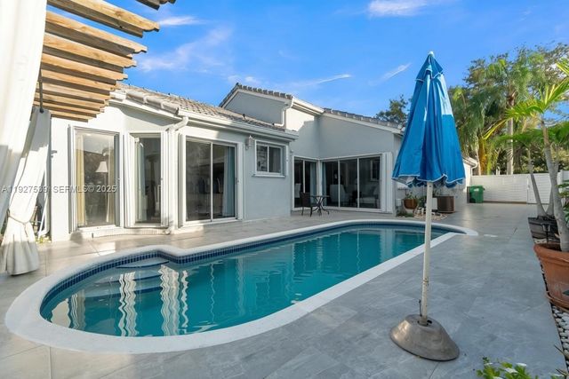 15529 SW 99th Ter, Miami, FL 33196