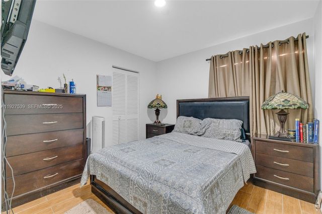 15529 SW 99th Ter, Miami, FL 33196