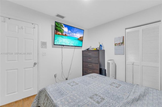 15529 SW 99th Ter, Miami, FL 33196