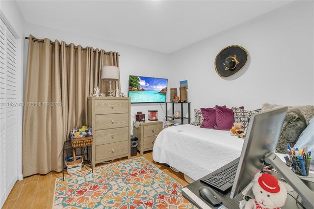 15529 SW 99th Ter, Miami, FL 33196