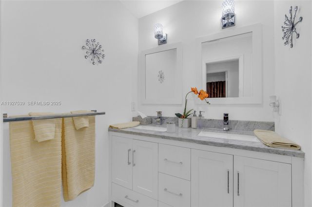 15529 SW 99th Ter, Miami, FL 33196