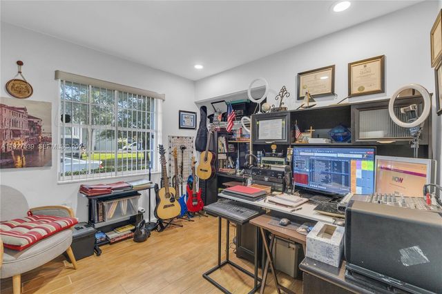 15529 SW 99th Ter, Miami, FL 33196