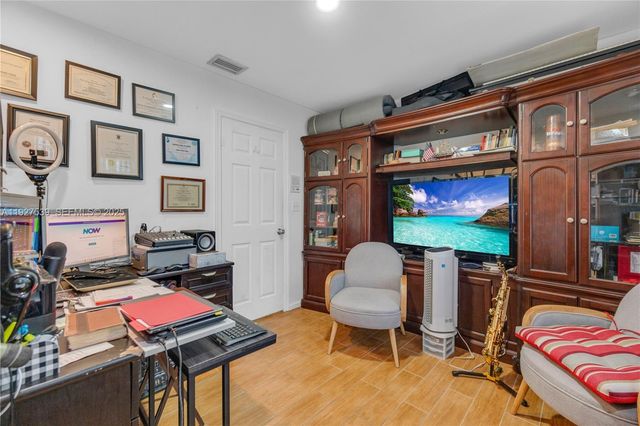 15529 SW 99th Ter, Miami, FL 33196