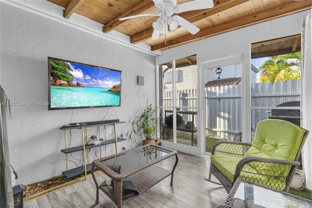 15529 SW 99th Ter, Miami, FL 33196