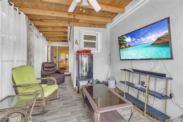 15529 SW 99th Ter, Miami, FL 33196