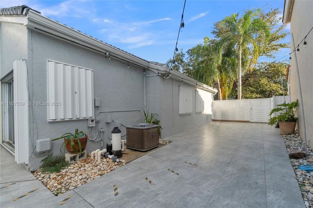 15529 SW 99th Ter, Miami, FL 33196