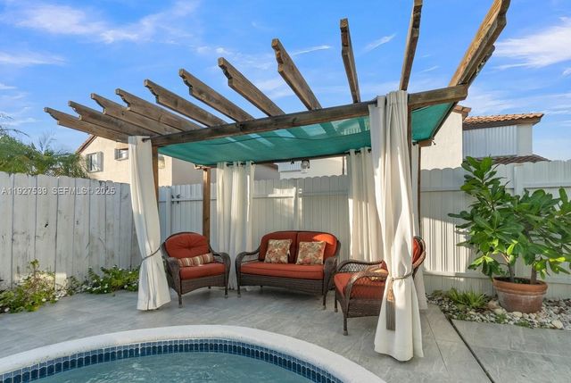 15529 SW 99th Ter, Miami, FL 33196