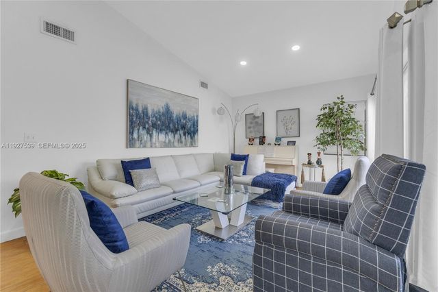 15529 SW 99th Ter, Miami, FL 33196