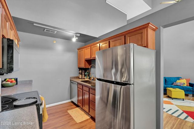 225 Crescent Hill Pl 211, Louisville, KY 40206