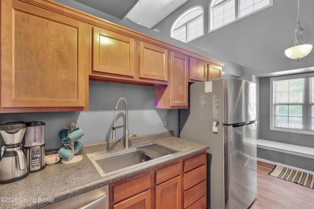225 Crescent Hill Pl 211, Louisville, KY 40206