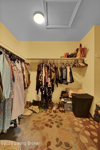 225 Crescent Hill Pl 211, Louisville, KY 40206