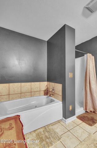 225 Crescent Hill Pl 211, Louisville, KY 40206