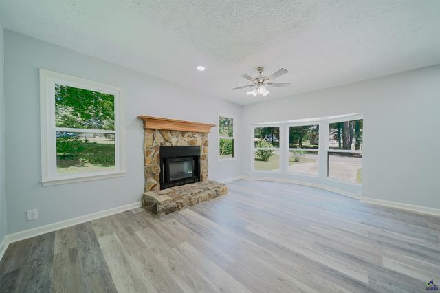 214 Oak Ridge Drive, Byron, GA 31008