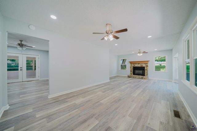 214 Oak Ridge Drive, Byron, GA 31008