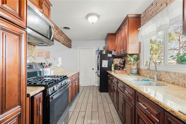 19450 Woodhill Street, Rialto, CA 92376