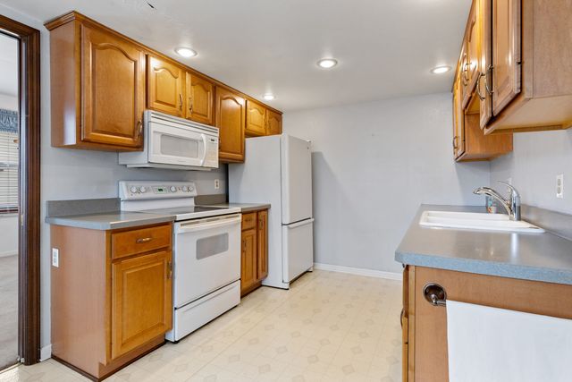 1726 Williamsburg Road, Rockford, IL 61107