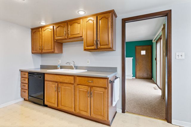 1726 Williamsburg Road, Rockford, IL 61107