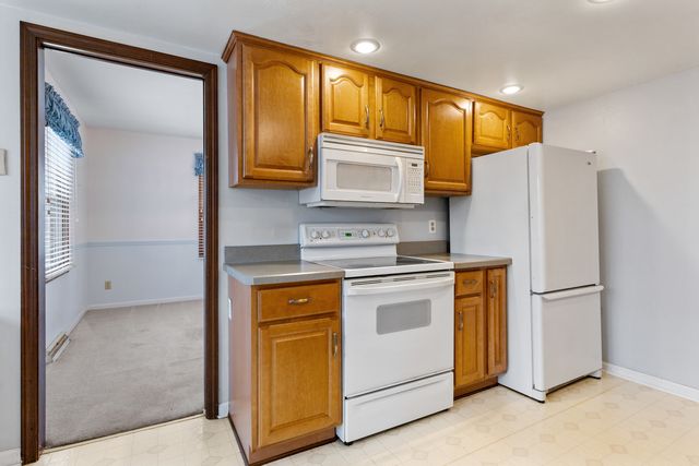 1726 Williamsburg Road, Rockford, IL 61107