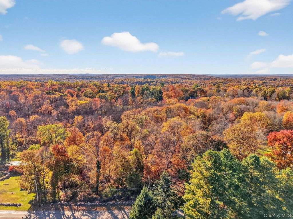 26 Elmwood Road, South Salem, NY 10590