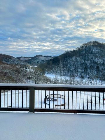 575 E Fork Rd, Whitleyville, TN 38588