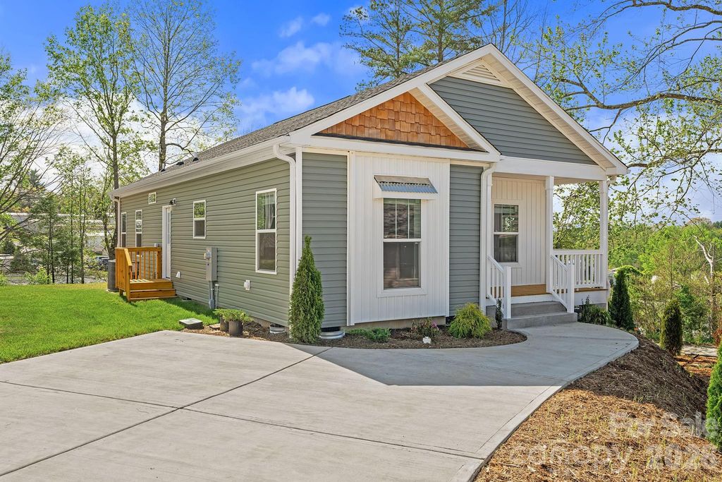 134 Bellamy Road, Asheville, NC 28806