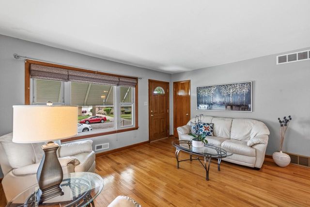 162 W Allerton AVENUE, Milwaukee, WI 53207