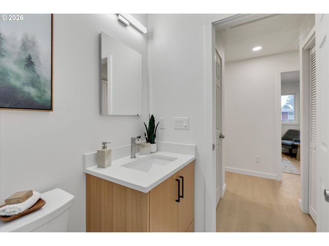 18124 Se STEPHENS St, Portland, OR 97233