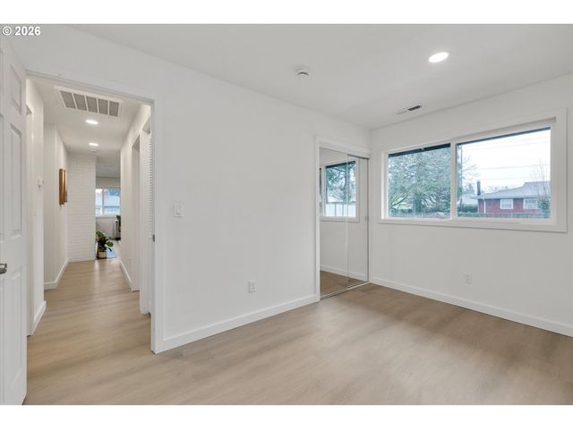 18124 Se STEPHENS St, Portland, OR 97233