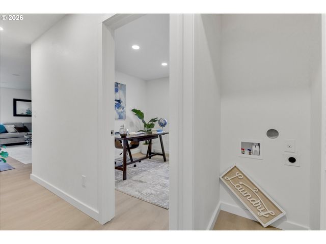 18124 Se STEPHENS St, Portland, OR 97233