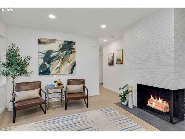 18124 Se STEPHENS St, Portland, OR 97233