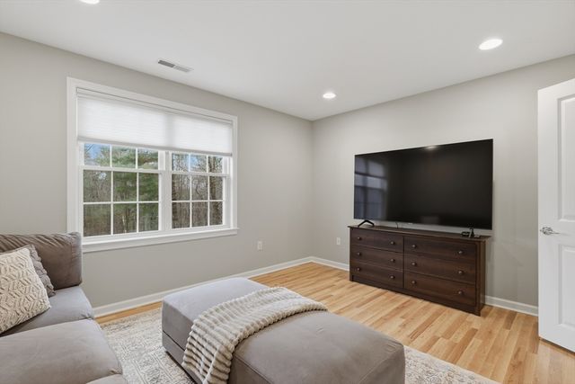 11 Howarth Drive, Upton, MA 01568