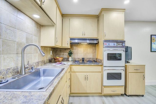 6635 6635 Banning Dr, Oakland, CA 94611